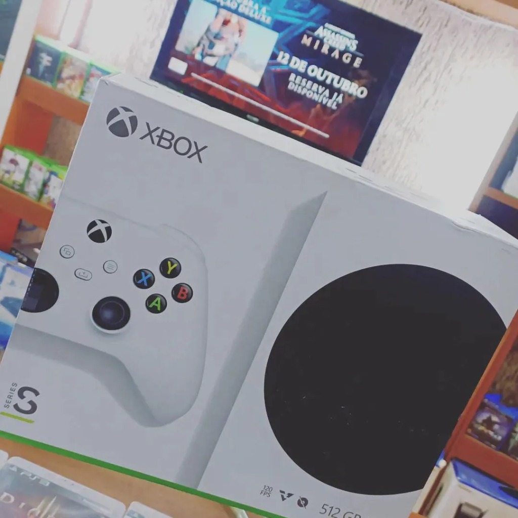 Caixa do Xbox Series S na loja World Imports